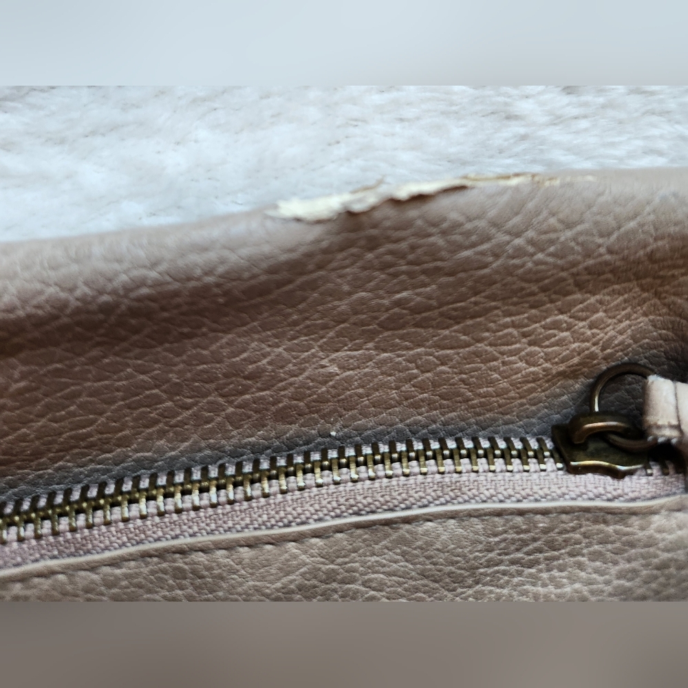 Mossimo Supply Co Gray Crossbody Bag with Adjustable Strap - Picture 4 of 12